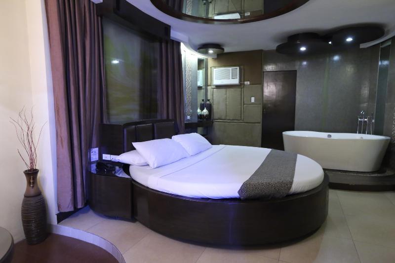 Victoria Court Suites Pasig Dış mekan fotoğraf