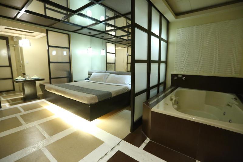 Victoria Court Suites Pasig Dış mekan fotoğraf