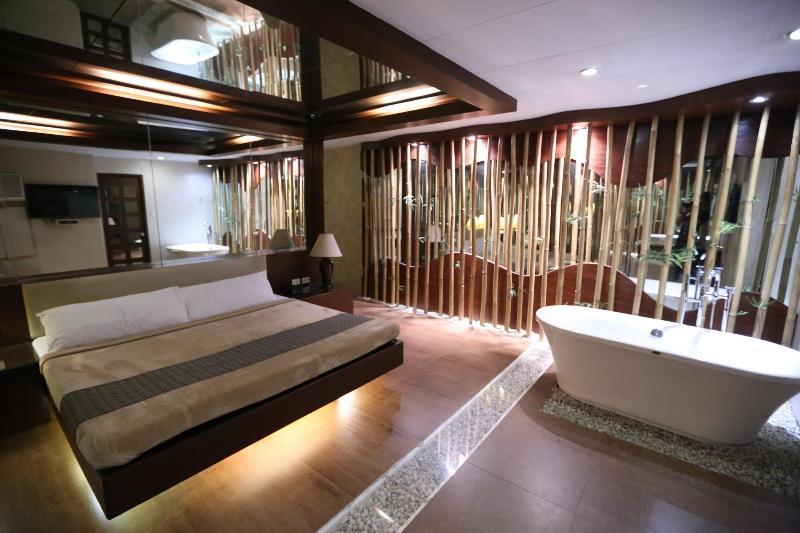 Victoria Court Suites Pasig Dış mekan fotoğraf