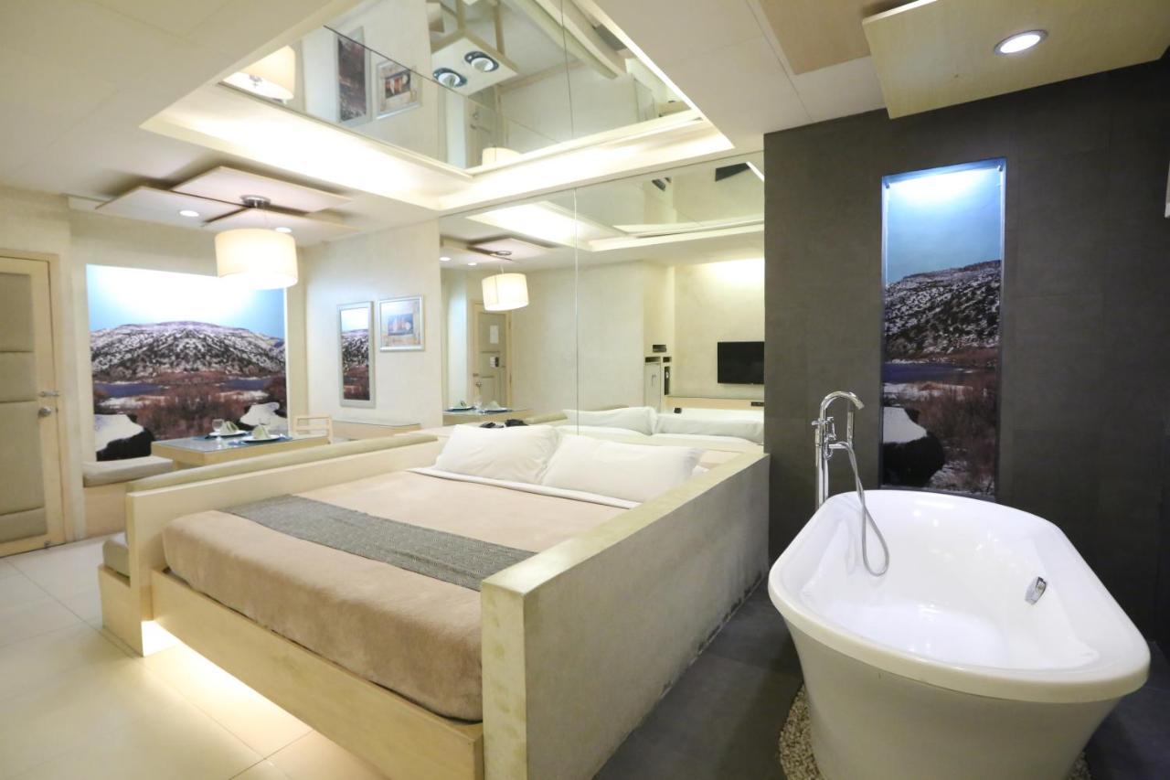 Victoria Court Suites Pasig Dış mekan fotoğraf