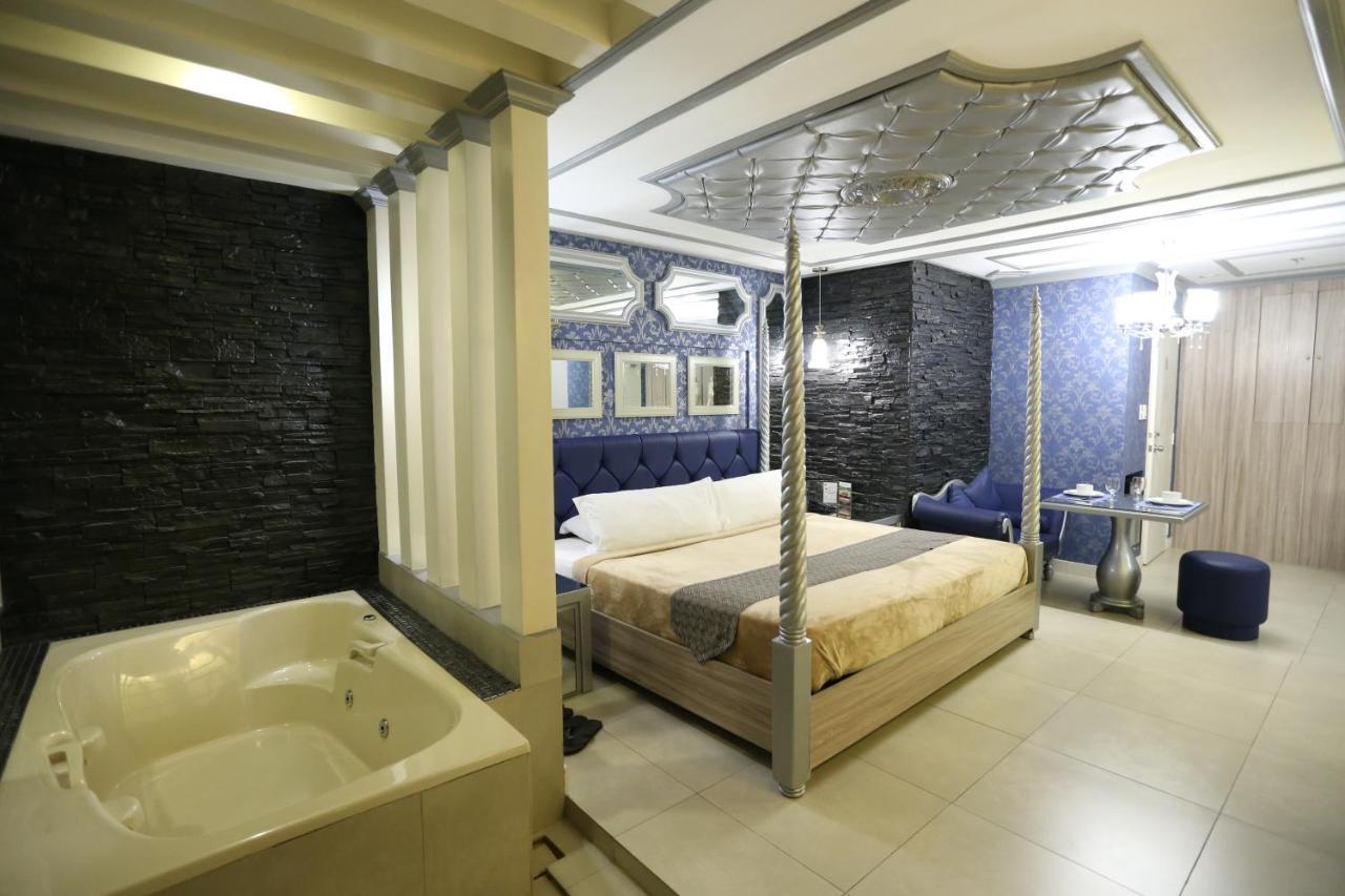 Victoria Court Suites Pasig Dış mekan fotoğraf