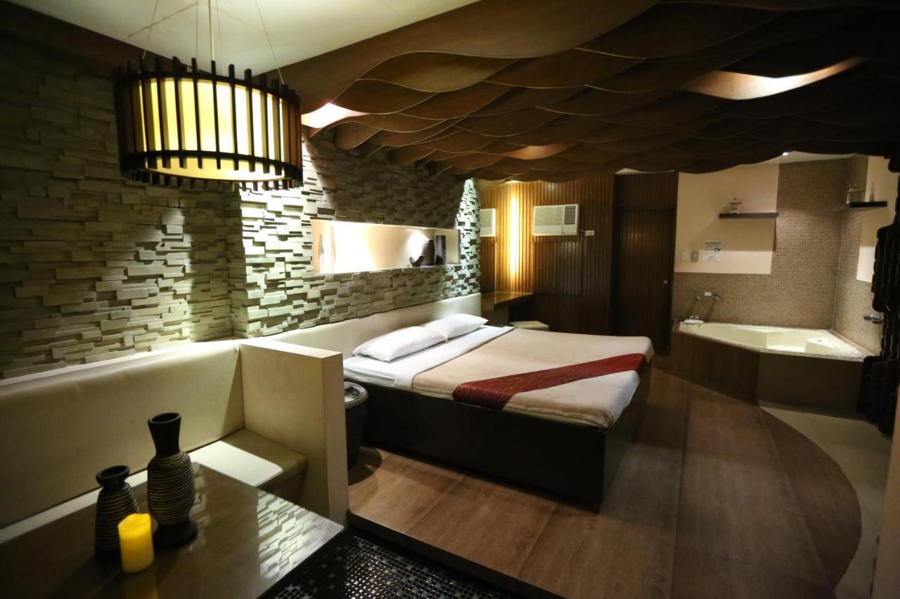 Victoria Court Suites Pasig Dış mekan fotoğraf