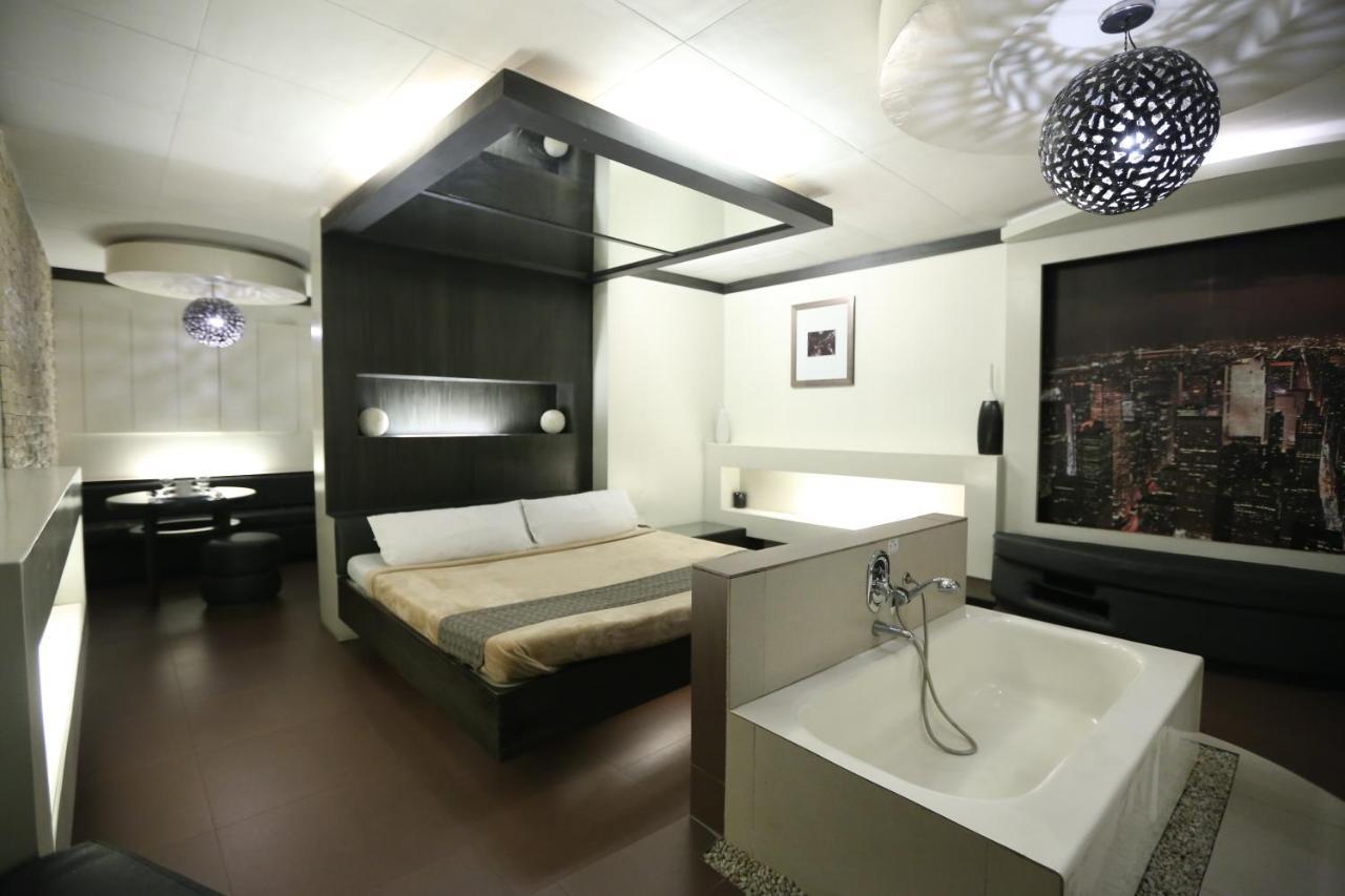 Victoria Court Suites Pasig Dış mekan fotoğraf